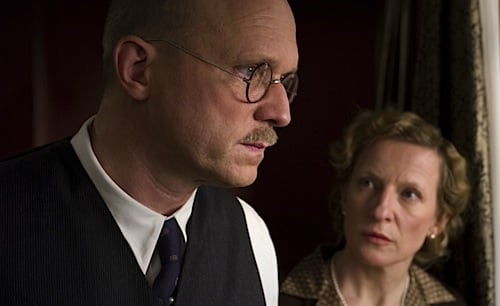 Dora Rabe (Dagmar Manzel) and John Rabe (Ulrich Tukur)