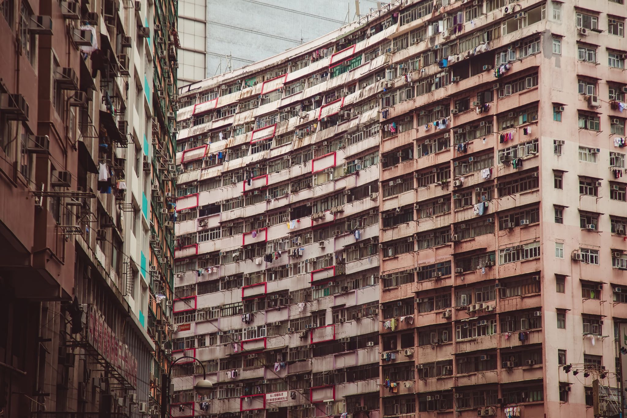 City of Glass: A modern skyscraper district in Hong Kong showcases an impressive array of towering glass buildings and apartments, reflecting the city's contemporary urban style and its fast-paced business and real estate industry.