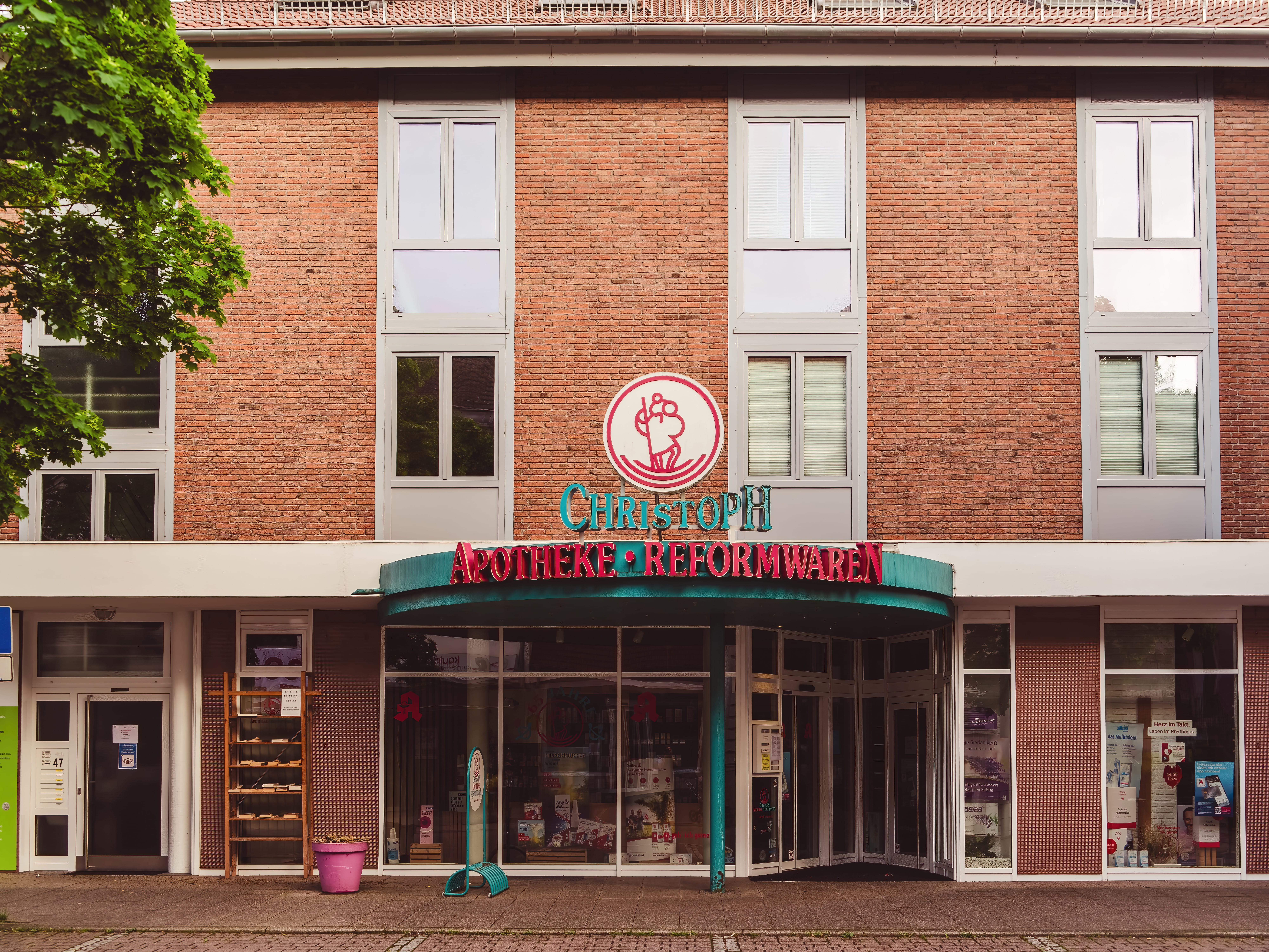 Die Christoph-Apotheke & Reformwaren Bammental – moderne Gesundheitsversorgung und naturheilkundliche Produkte in der Hauptstraße.
