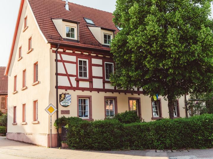 Das Fachwerkgebäude des Alten Rathauses (1851–1956) an der Hauptstraße in Bammental.