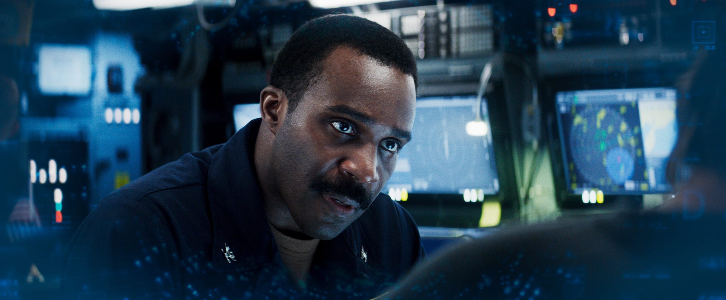 U-Boot-Offizier beobachtet angespannt die Systeme in Mission: Impossible – The Final Reckoning (2025)